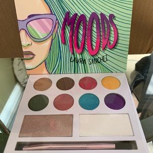 MOODS Laura Sanchez highlighter eyeshadow palette